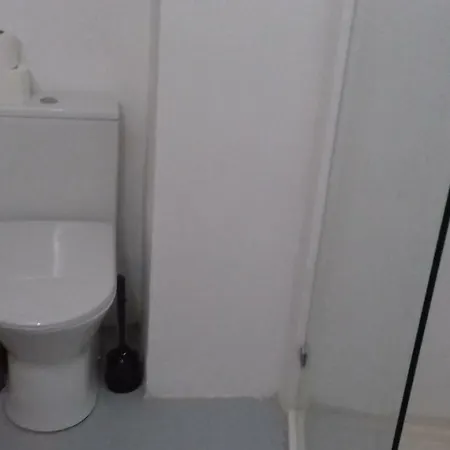 Center | Chiado Typical Small Flat Lisbona