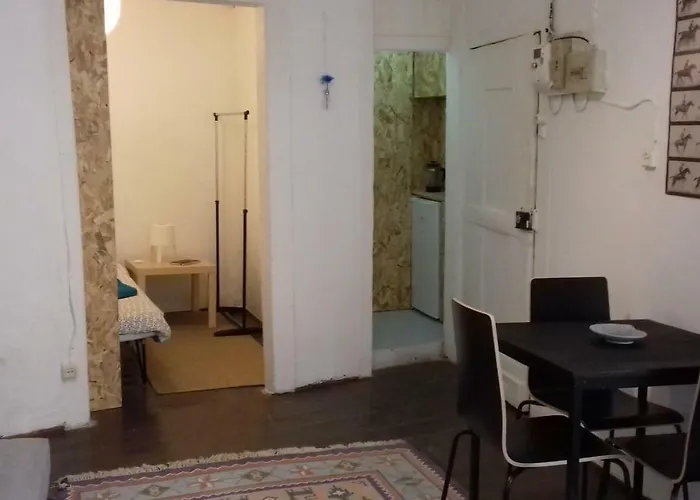 Center | Chiado Typical Small Flat Apartamento