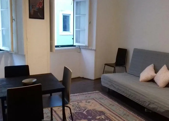 Apartament Center | Chiado Typical Small Flat *